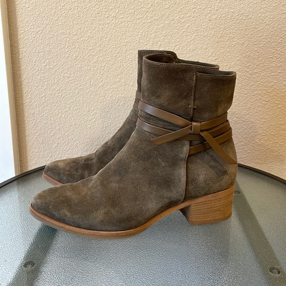 Italeau DONATA Olive ankle Boots Leather Suede. Size 7. EUR 37.5